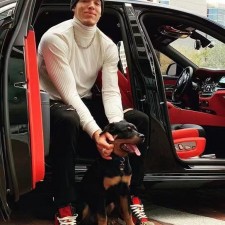 Nach einer spannenden Begegnung zog Aaron Gordon sein Trikot aus und stellte sich der Herausforderung der Genesung